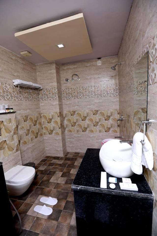 Rock Star Hotel Pushkar Bagian luar foto