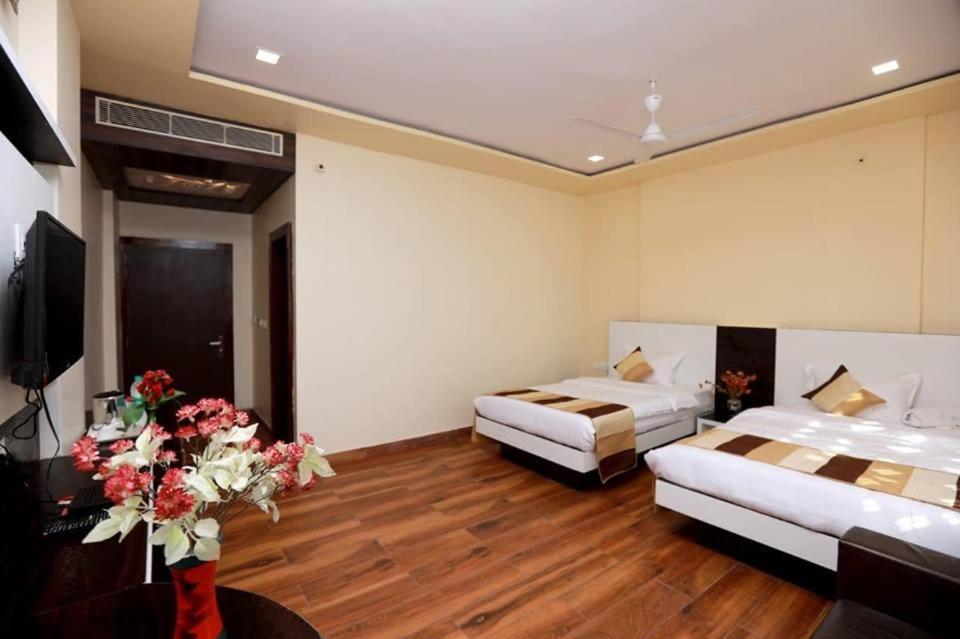 Rock Star Hotel Pushkar Bagian luar foto