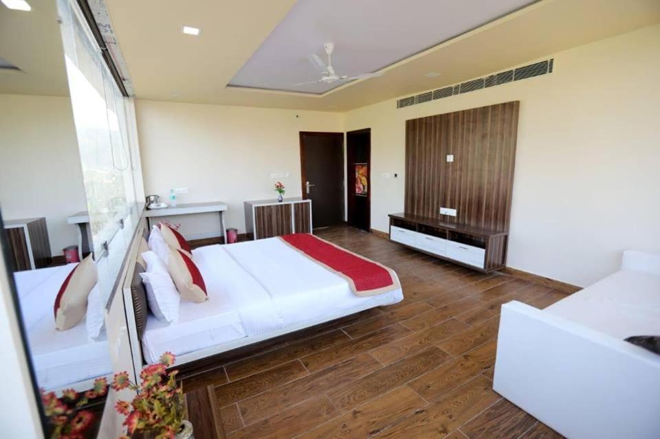 Rock Star Hotel Pushkar Bagian luar foto