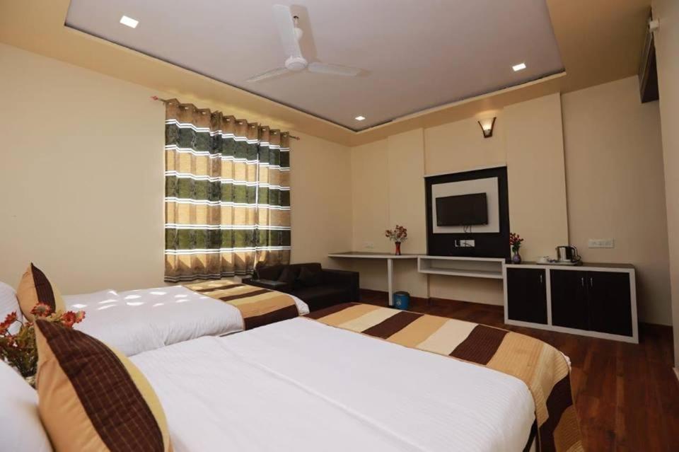 Rock Star Hotel Pushkar Bagian luar foto