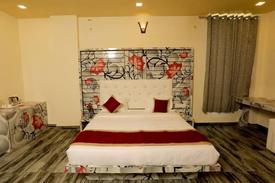 Rock Star Hotel Pushkar Bagian luar foto