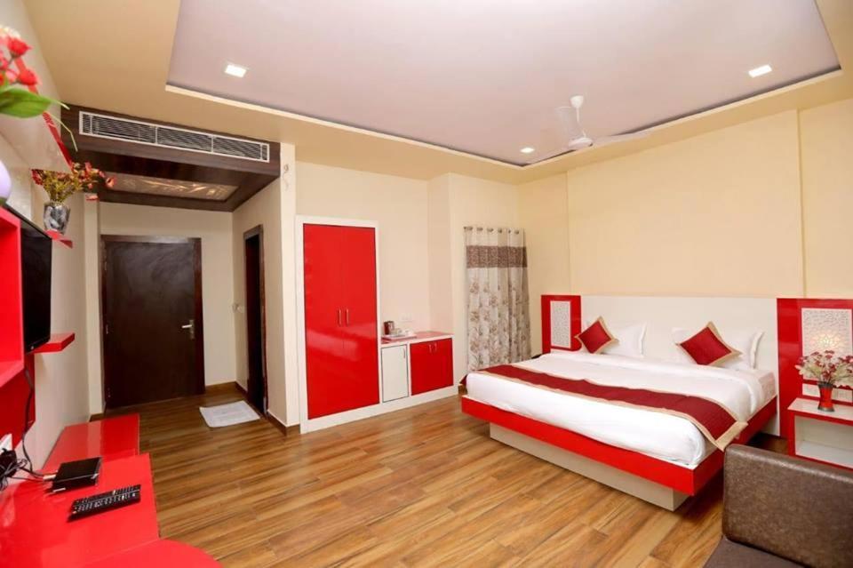 Rock Star Hotel Pushkar Bagian luar foto