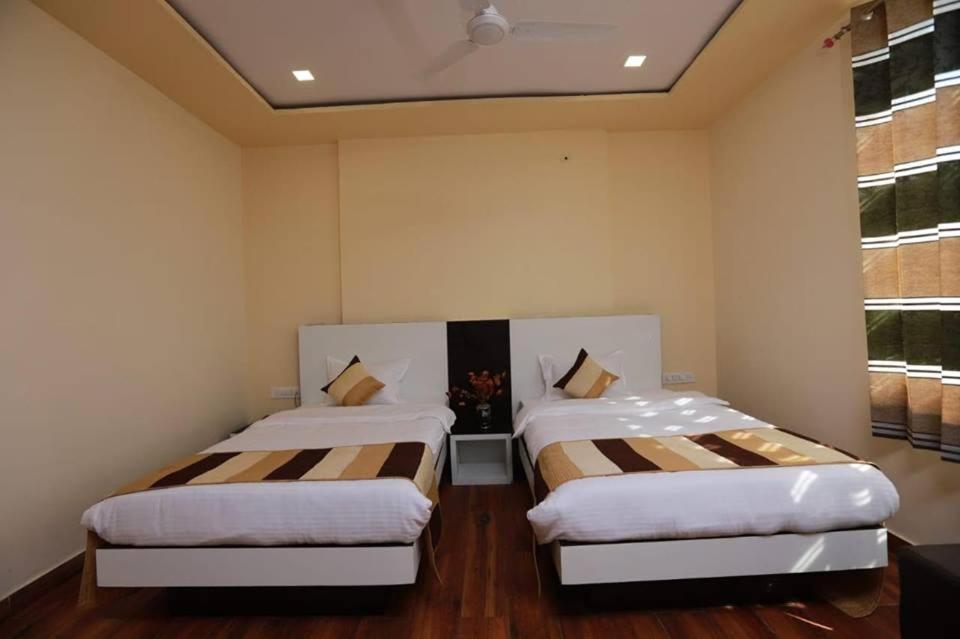 Rock Star Hotel Pushkar Bagian luar foto